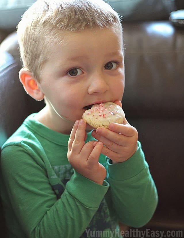 Peppermint Chocolate Chip Sugar Cookies with Mint Glaze | a yummy sugar cookie but without all the work! Peppermint Chocolate Chip Sugar Cookies with Mint Glaze - the perfect cookie for the holidays