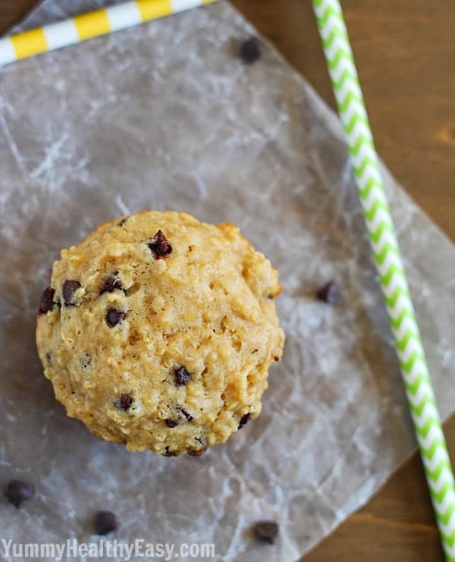 Chocolate Chip Quinoa Muffins | moist and healthy muffins filled with quinoa and little chocolate chips nestled inside! Quinoa Muffins with mini chocolate chips. These are so good!