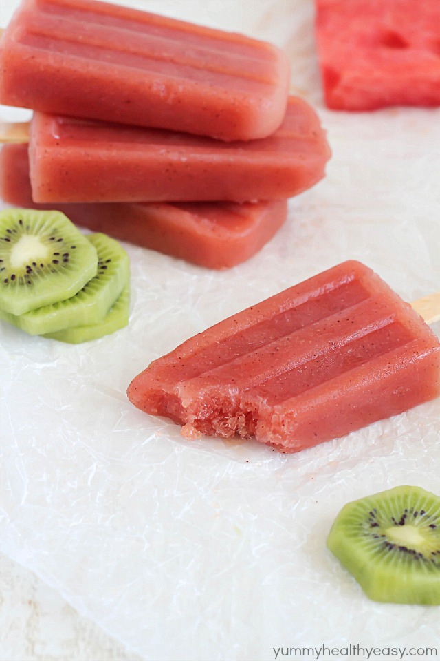 Watermelon Kiwi Popsicles - super easy and delicious popsicles with only four ingredients. Perfect healthy treat for summertime! Watermelon Kiwi Popsicles - super easy and delicious popsicles with only four ingredients. Perfect healthy treat for summertime!