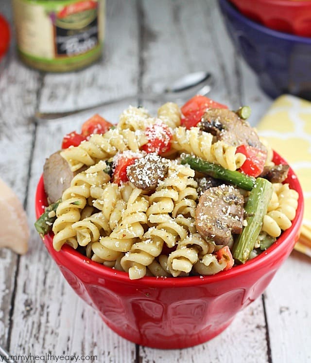 Roasted Asparagus & Mushroom Pesto Pasta Salad - quick & easy pasta salad that's the perfect side dish to any dinner! Roasted Asparagus & Mushroom Pesto Pasta Salad - quick & easy pasta salad that's the perfect side dish to any dinner!