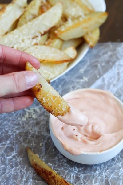 Potato wedges that are baked, sprinkled with parmesan, and then served with fry sauce. Can't wait to try these!