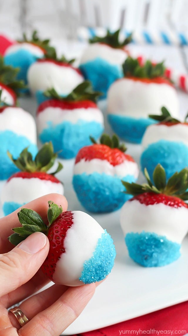 Fun & easy patriotic white chocolate strawberries using white chocolate and blue sprinkles. #4thofjuly