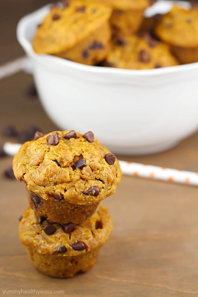 The BEST pumpkin mini muffins you'll ever make! {via yummyhealthyeasy.com}