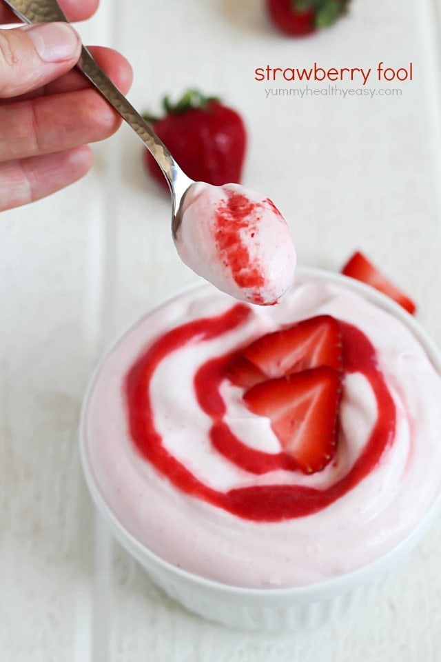 Strawberry Fool - light, creamy & fluffy dessert that looks fancy but is SO easy! #truvia