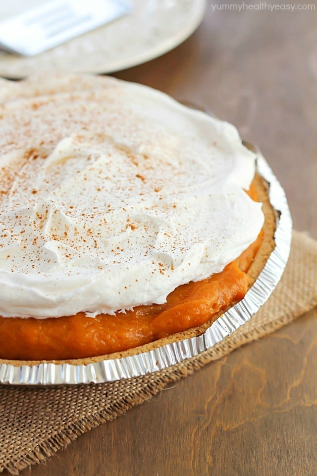 No Bake Pumpkin Pie - the easiest pumpkin pie that (obviously!) needs no oven time! Soft, creamy, simple and delicious!
