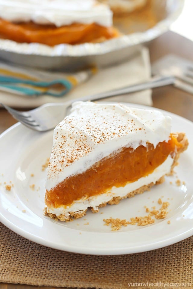 No Bake Pumpkin Pie - the easiest pumpkin pie that (obviously!) needs no oven time! Soft, creamy, simple and delicious!