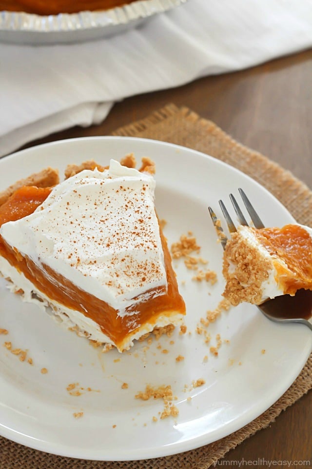 No Bake Pumpkin Pie - the easiest pumpkin pie that (obviously!) needs no oven time! Soft, creamy, simple and delicious!