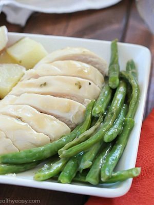 Easy {One Pot} Garlic Butter Chicken, Green Beans & Potatoes - an easy dinner with only a few ingredients for a quick weeknight meal everyone will love!