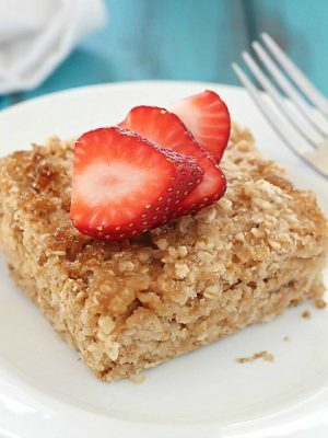 Change up your breakfast and try this Healthy Baked Oatmeal! Flourless, butterless, and full of yummy, healthy ingredients!