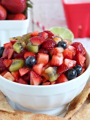 Delicious fruit salsa with easy and delicious cinnamon chips - the perfect healthy snack to satisfy your sweet tooth!