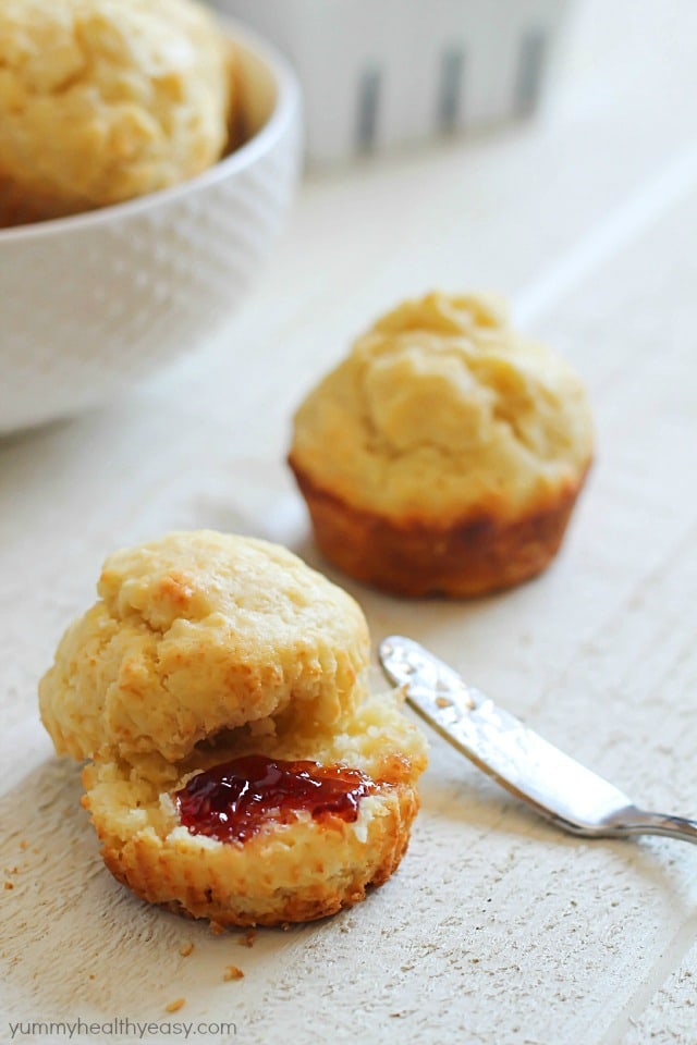 Mom's quick and easy breakfast muffins - a family favorite muffin recipe that is easily whipped up in minutes!