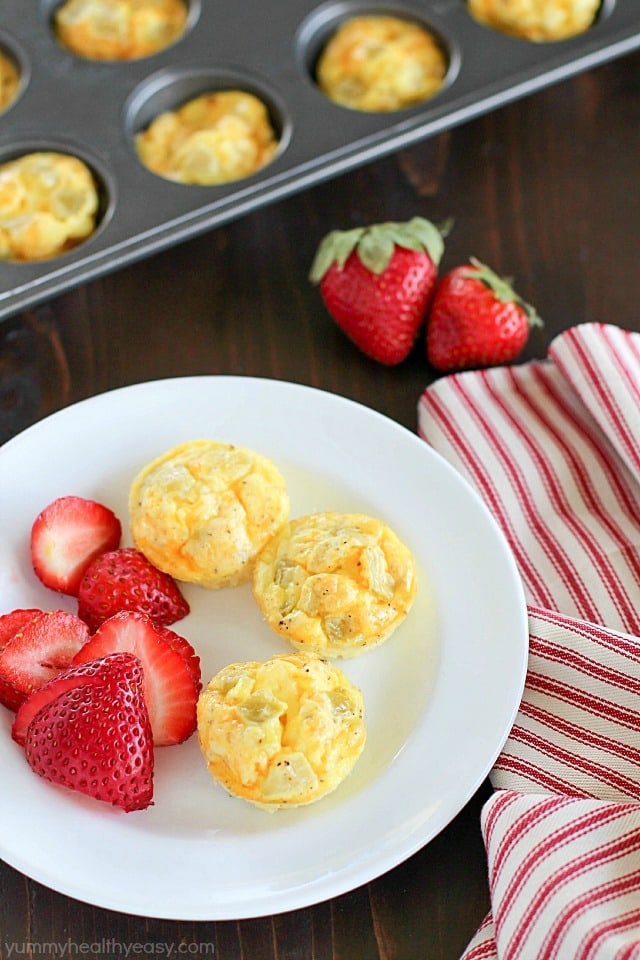 Extremely simple and delicious healthy mini egg cups! A quick breakfast recipe you can make ahead of time and devour all week long!