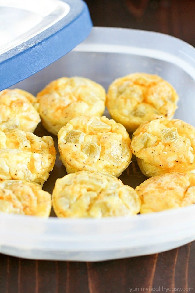 Extremely simple and delicious healthy mini egg cups! A quick breakfast recipe you can make ahead of time and devour all week long!