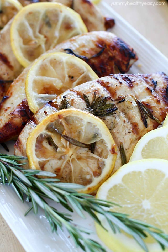 This clean-eating Grilled Lemon Rosemary Chicken recipe is easy to make, healthy and bursting with lemony flavor! #FosterFarmsFresh #AD