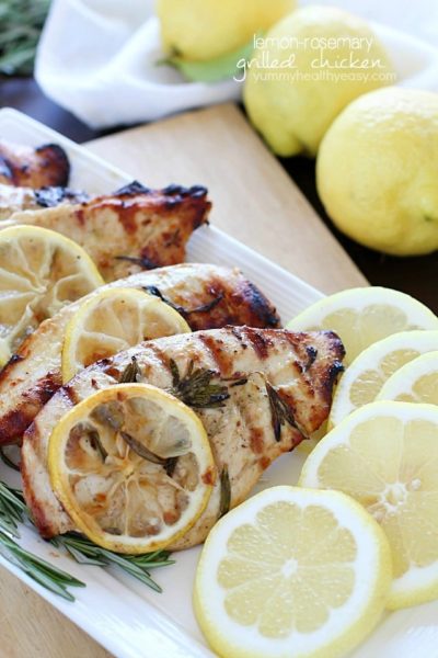 This clean-eating Grilled Lemon Rosemary Chicken recipe is easy to make, healthy and bursting with lemony flavor! #FosterFarmsFresh #AD