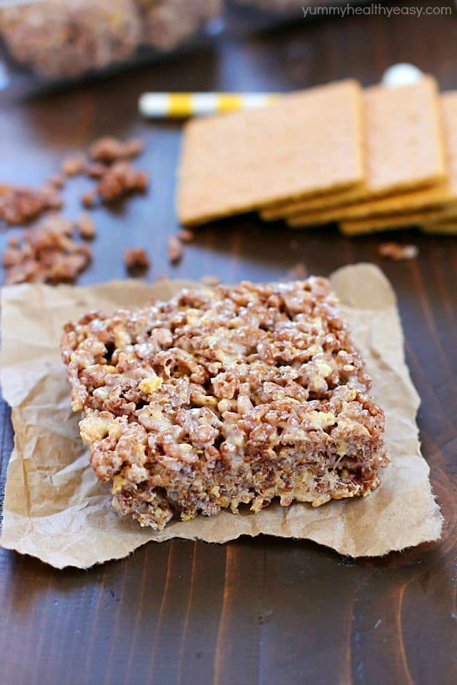 Take those boring rice krispies treats to a whole new level and make them into S'mores Rice Krispies Treats! With marshmallow, graham crackers and Cocoa Krispies, these S'mores Rice Krispies Treats are the BOMB!