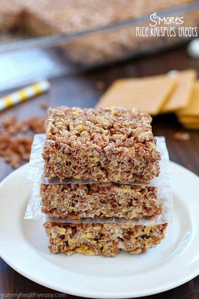 Take those boring rice krispies treats to a whole new level and make them into S'mores Rice Krispies Treats! With marshmallow, graham crackers and Cocoa Krispies, these S'mores Rice Krispies Treats are the BOMB!