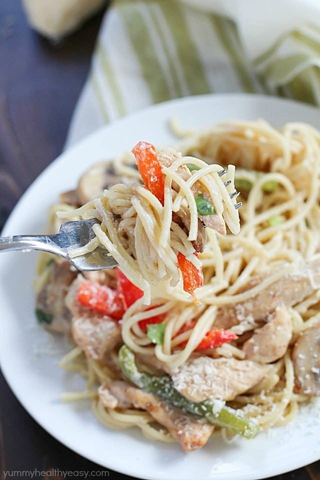 Cajun Chicken Pasta with mushrooms, bell peppers and chicken in a creamy sauce over pasta noodles. Flavorful, creamy and totally comforting. Perfect fall dinner! #FosterFarmsFresh AD