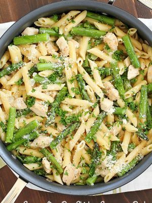 Creamy One-Pot Chicken Asparagus Pasta! Cooked in a creamy sauce and cooked from start to finish in only ONE pan. It's so simple and so easy plus the clean up is a breeze. It's perfect for spring and your busy schedule!