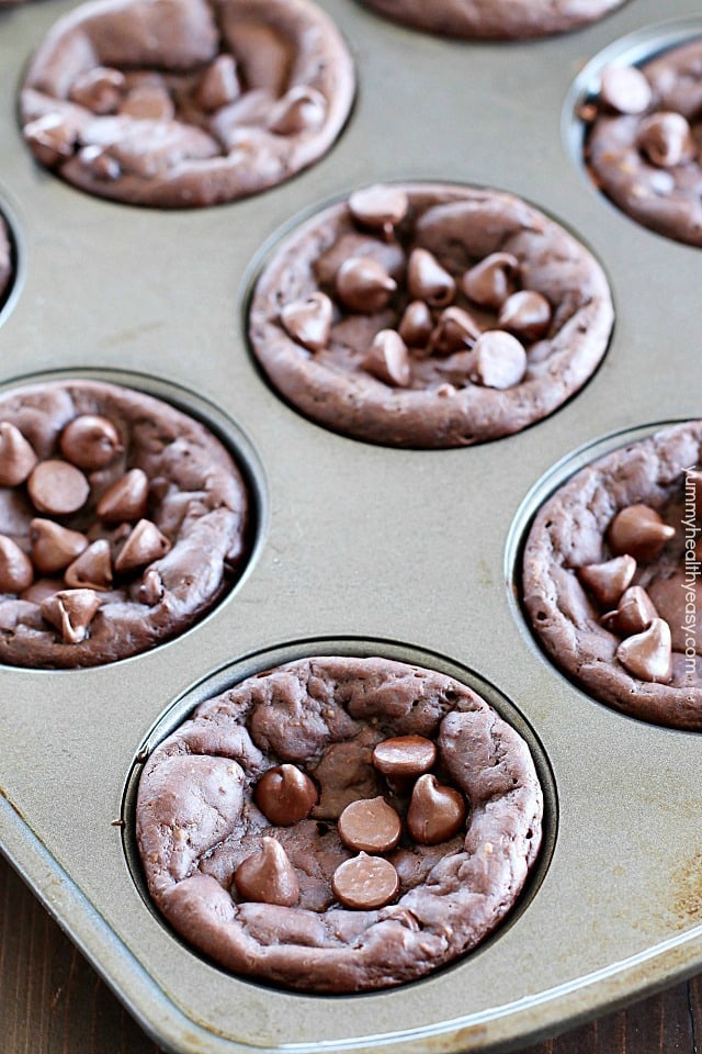 Avocado Muffins. With Chocolate. That are fudgy. Yessiree! Fudgy Chocolate Avocado Muffins that are eggless and only 188 calories so you feel like you're eating dessert for breakfast! Hint: you can't taste the avocado at all! AD