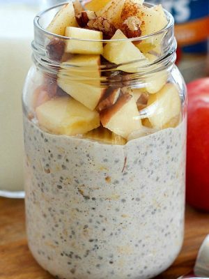 Apple Pie Overnight Oats are the BEST breakfast to wake up to! Easily make it in a mason jar the night before and eat in the morning. No cooking required! You will love the apple pie flavor in this oatmeal!