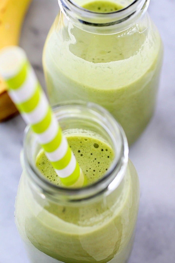This Chocolate Protein Green Smoothie combines the filling power of protein powder and almonds + the health benefits from the green smoothie! This smoothie makes a great breakfast, snack or post-workout drink and tastes delicious!