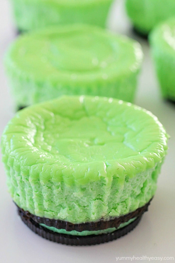 Skinny Mini Mint Cheesecakes with an Oreo crust! This lighter mint cheesecake recipe is super easy to make and you only need a few ingredients to whip up a batch. These cute cheesecakes have less calories than a regular cheesecake plus built-in portion control with the muffin size!